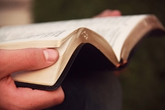 13 17 07 574 know your bible religious stock images 640x427